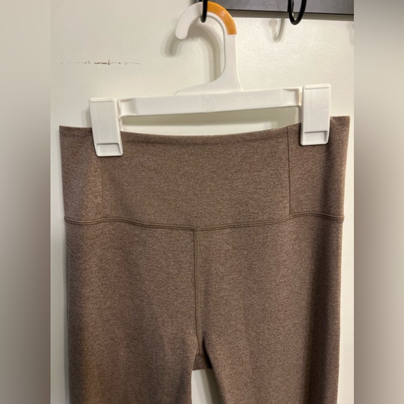 Like New Girlfriend Collective Compressive 7/8 Leggings in Limestone - Picture 6 of 11